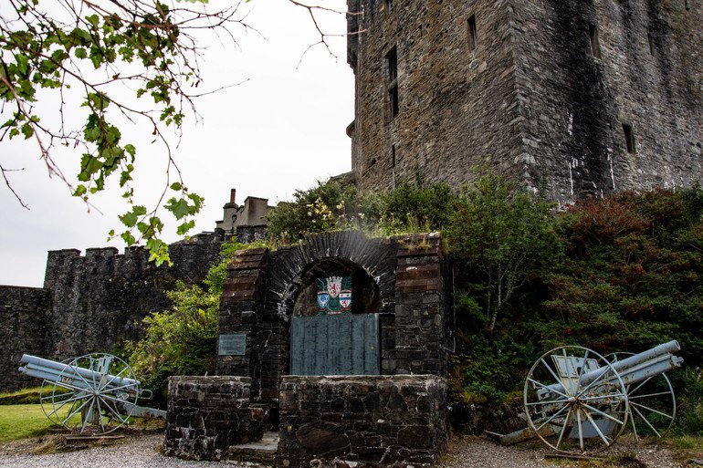 Eilean-Donan-memorial