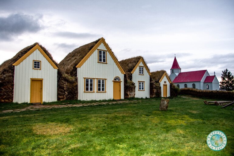 casas-cesped-norte-Islandia