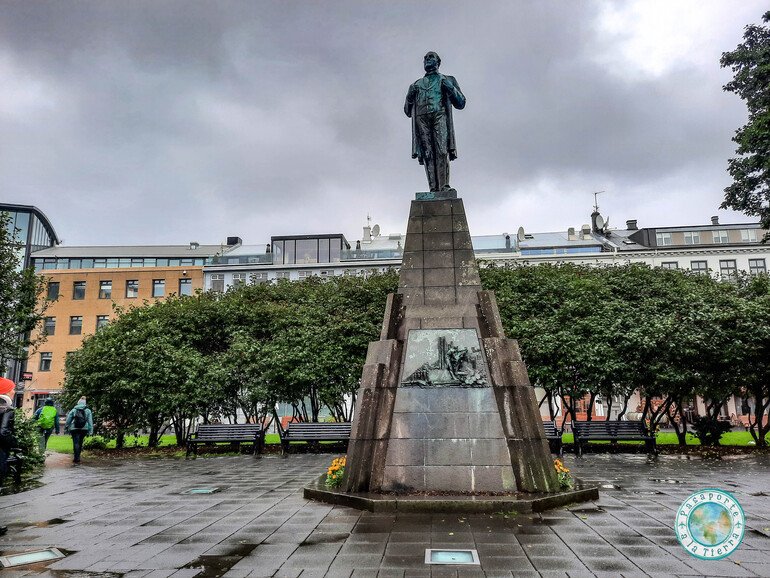 plaza-austurvollur-que-ver-en-reikiavik