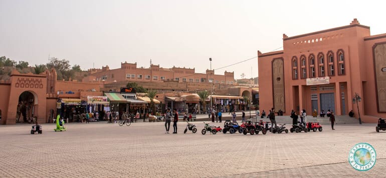 plaza-al-mouahidine-ouarzazate