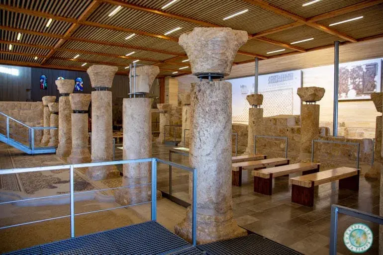 columnas-ruinas-basilica-moises