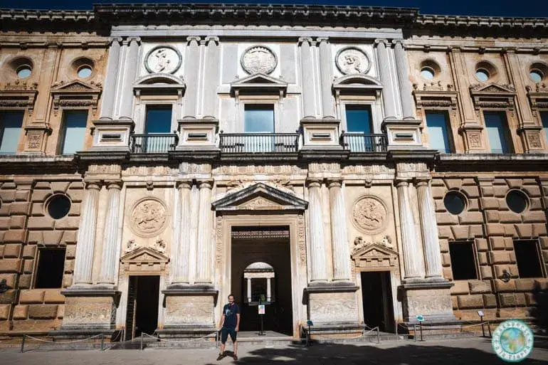 palacio-CarlosV-que-ver-en-granada