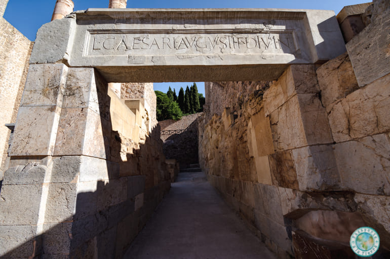 teatro-romano-entrada