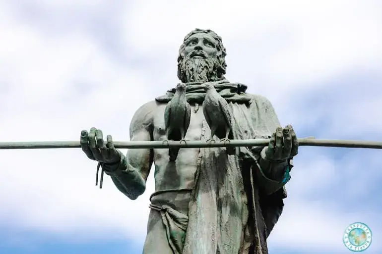 esculturas-menceyes-guanches-que-ver-en-candelaria