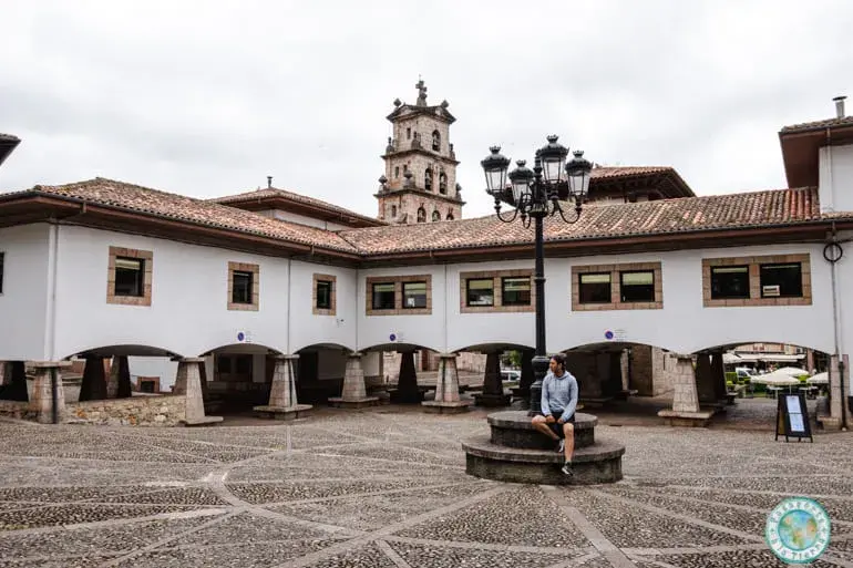 plaza-mercado-que-ver-en-cangas-de-onis