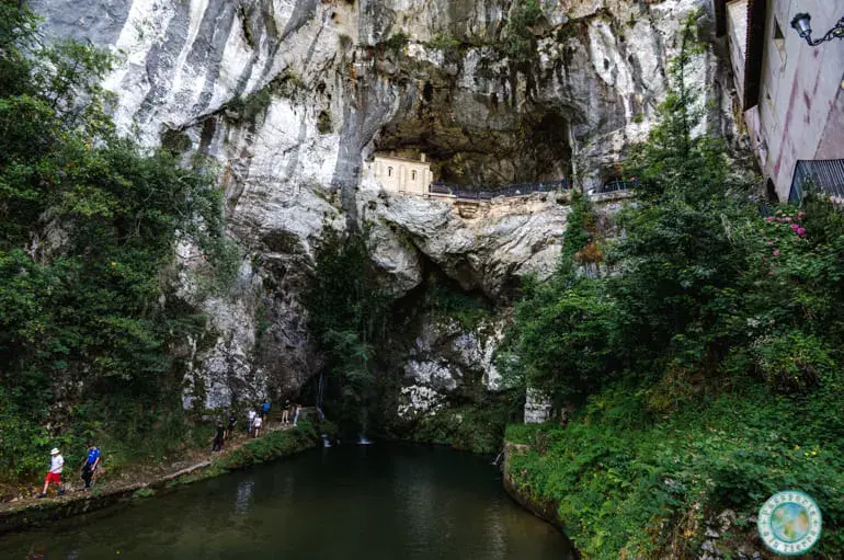 santa-cueva-que-ver-en-covadonga