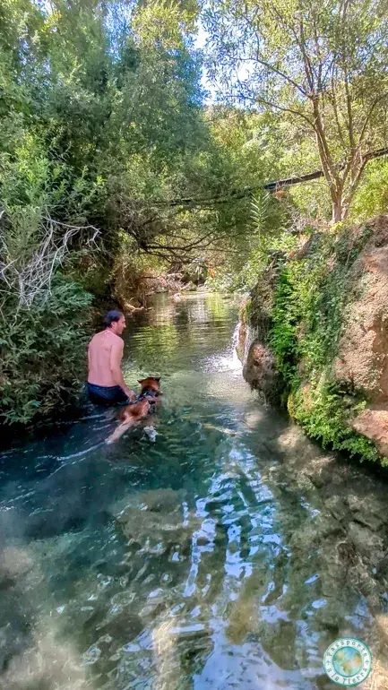 caminar-rio-poza-macias