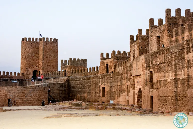interior-castillo-baños-de-la-encina