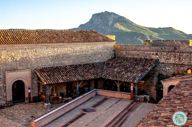 interior-castillo-segura-de-la-sierra