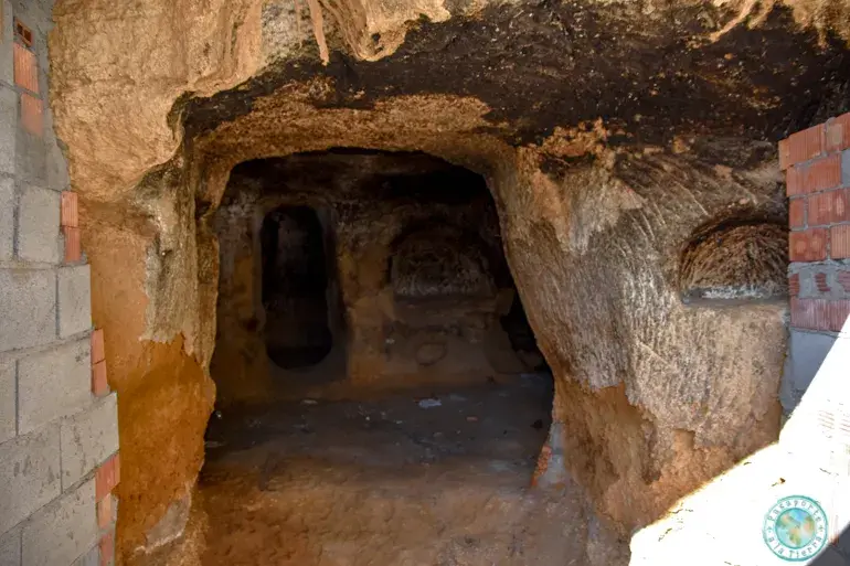 vivienda-cueva-abanonada