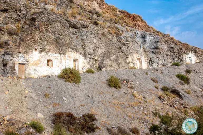 casas-cueva-que-ver-en-baños-de-sierra-alhamilla