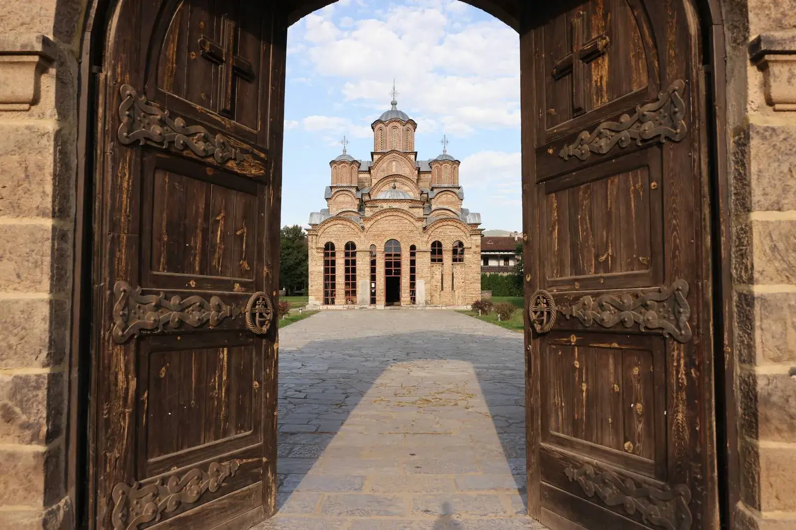 visitar-monasterio-de-gracanica-kosovo