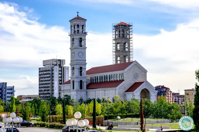 catedral-madre-teresa-que-ver-en-pristina