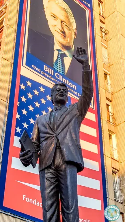 estatua-bill-clinton-que-ver-en-pristina