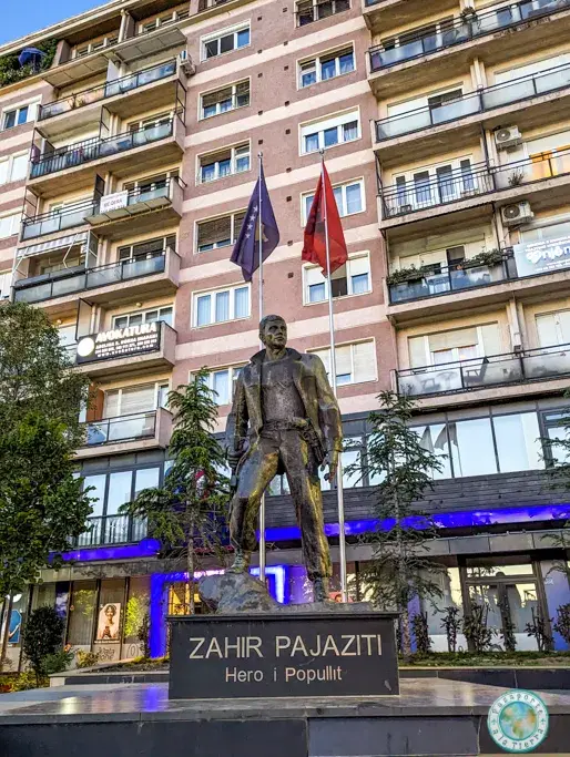 estatua-zahir-pajaziti-heroe-nacional-kosovo