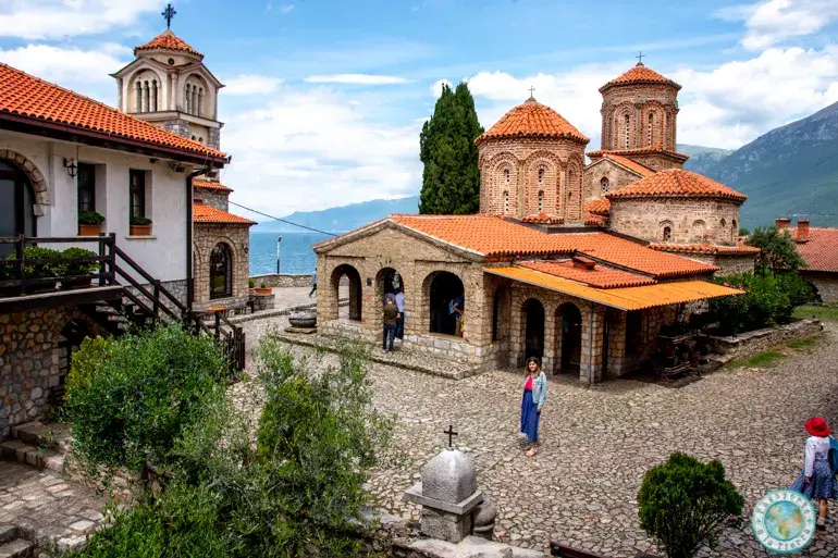 Monasterio-de-San-Naum-que-ver-en-el-lago-ohrid