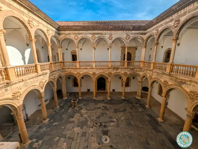 patio-renacentista-castillo-de-la-calahorra
