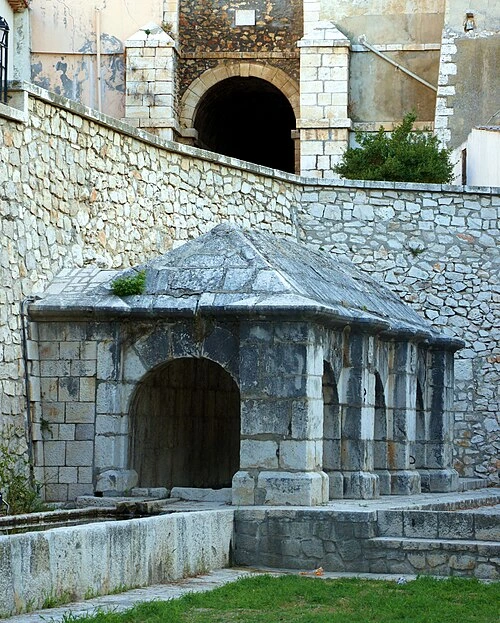 arco-y-fuente-del-zacatín