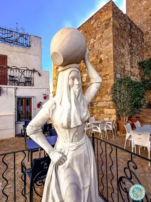 escultura-mujer-mojaquera-que-ver-en-mojácar