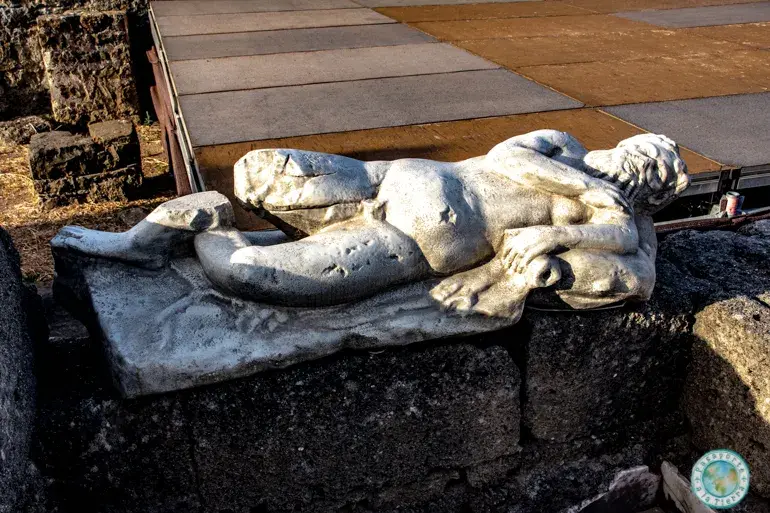 estatua-teatro-romano