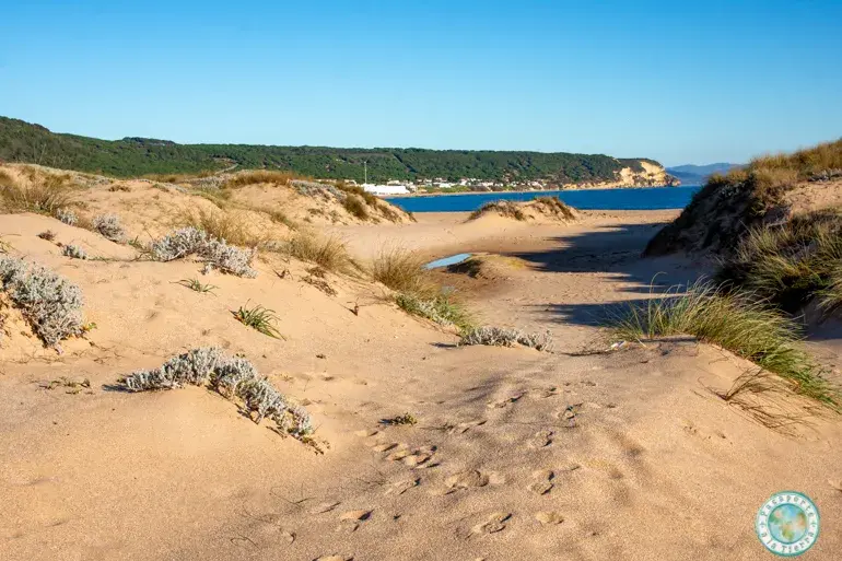 senderos-junto-faro-trafalgar