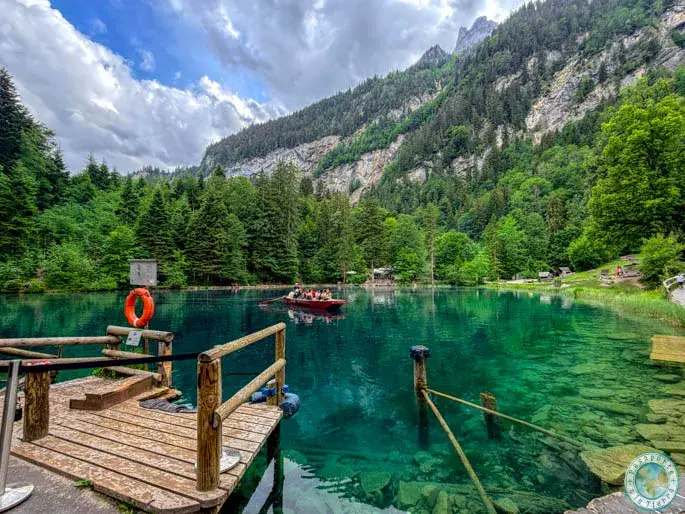 paseo-barca-lago-blausee