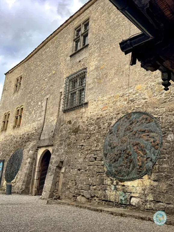interior-castillo-de-gruyeres