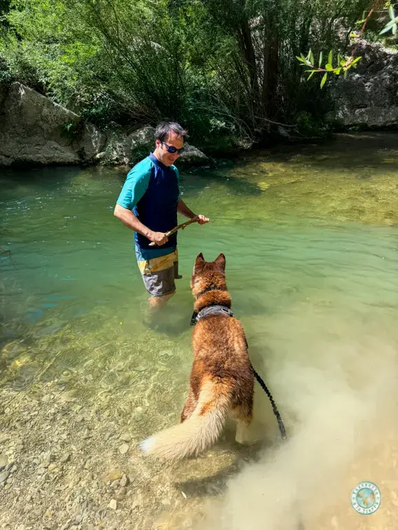ruta-cerrada-rio-castril-con-perro