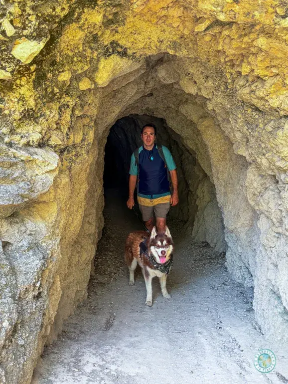tunel-excavado-roca-castril