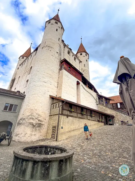 interior-castillo-de-thun