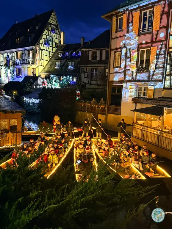 niños-cantan-a-noel-desde-las-barcas-en-colmar