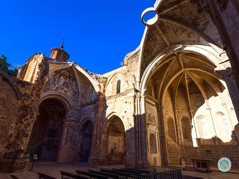 iglesia-gotica-ruinas-monasterio-de-piedra-en-zaragoza
