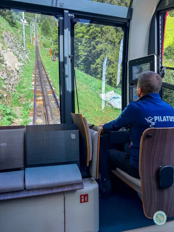 interior-tren-cremallera-monte-pilatus
